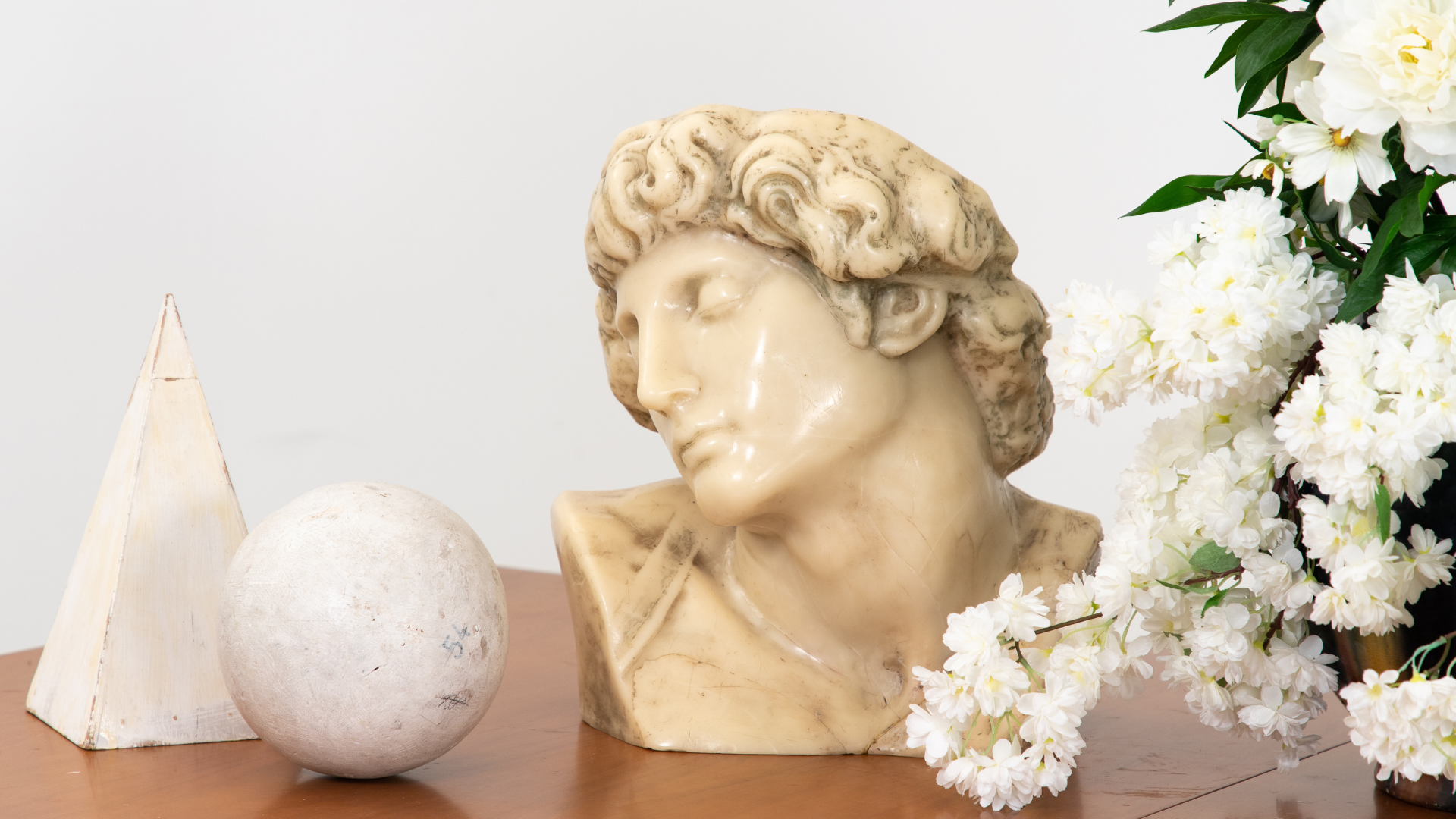 ANTIQUE ART & DECORATION