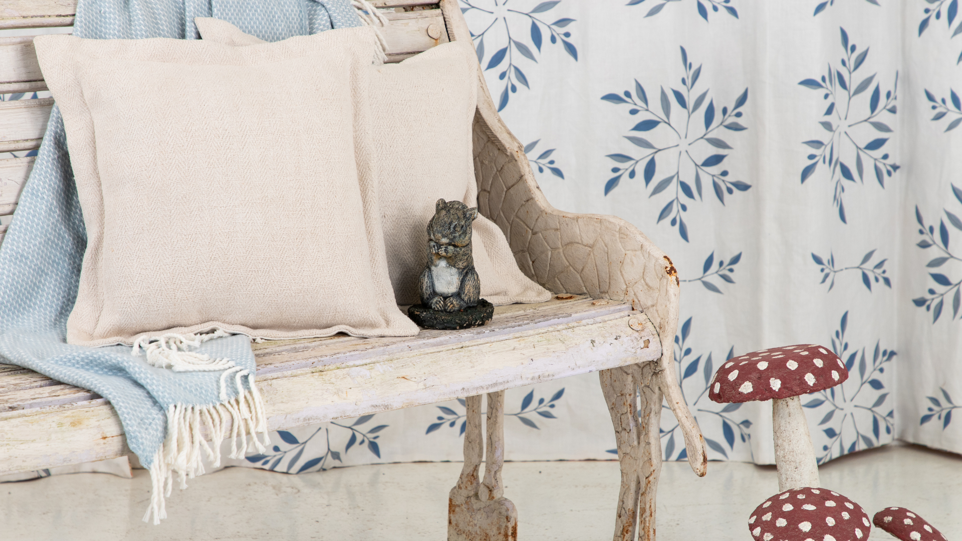 ANTIQUE RUGS & TEXTILES
