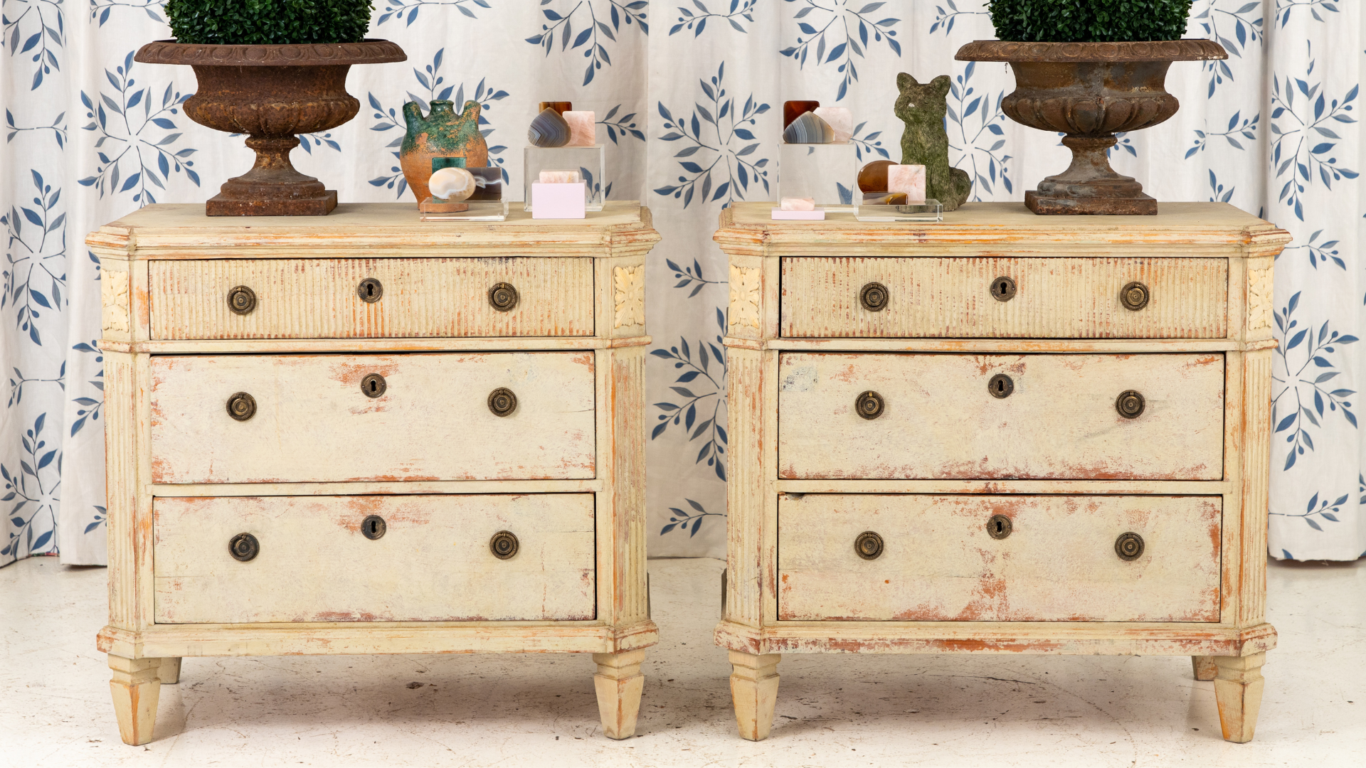 ANTIQUES STORAGE