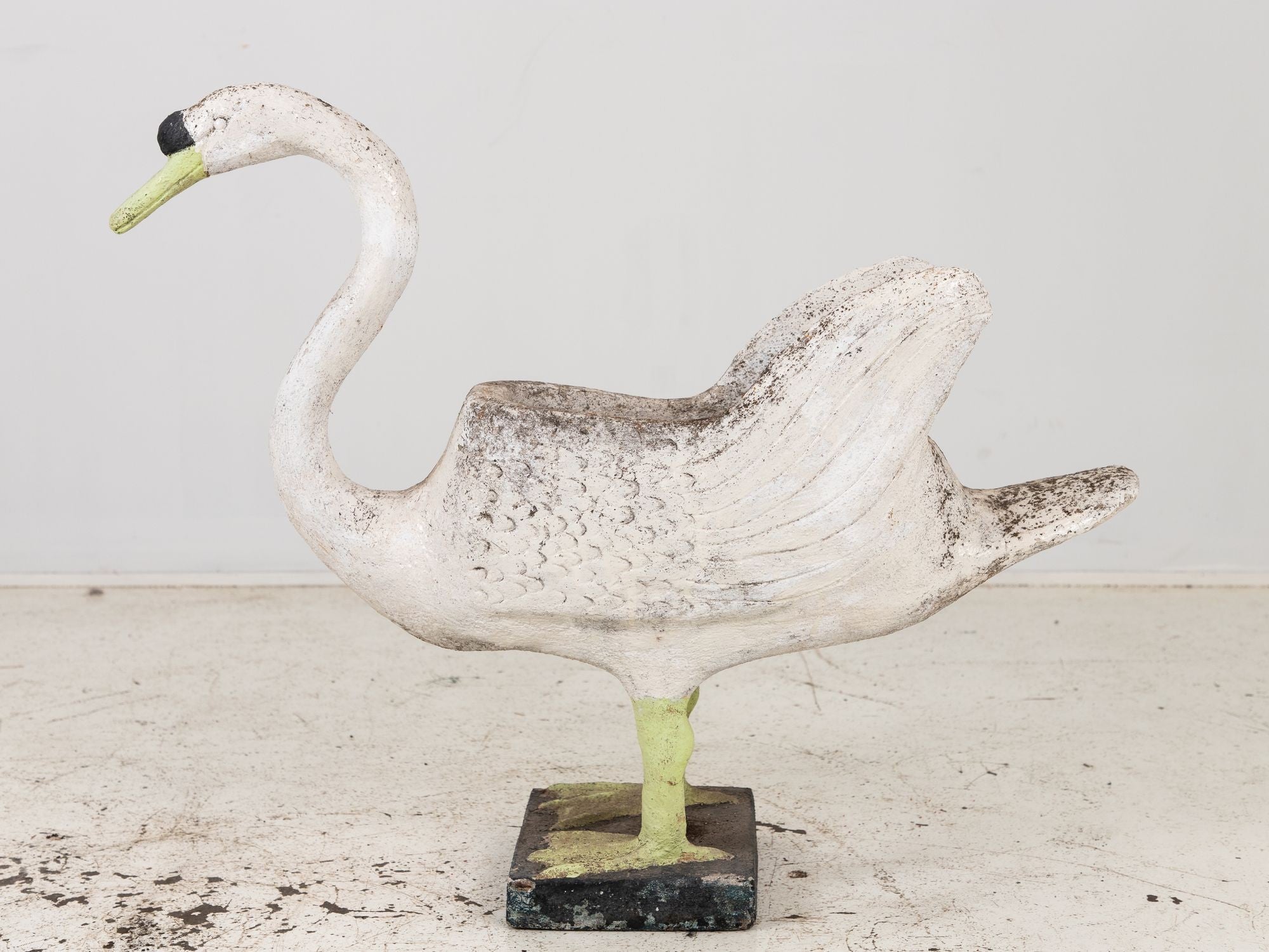 Reconstituted Stone Swan on Raised Feet Planter, English Early 20th Century