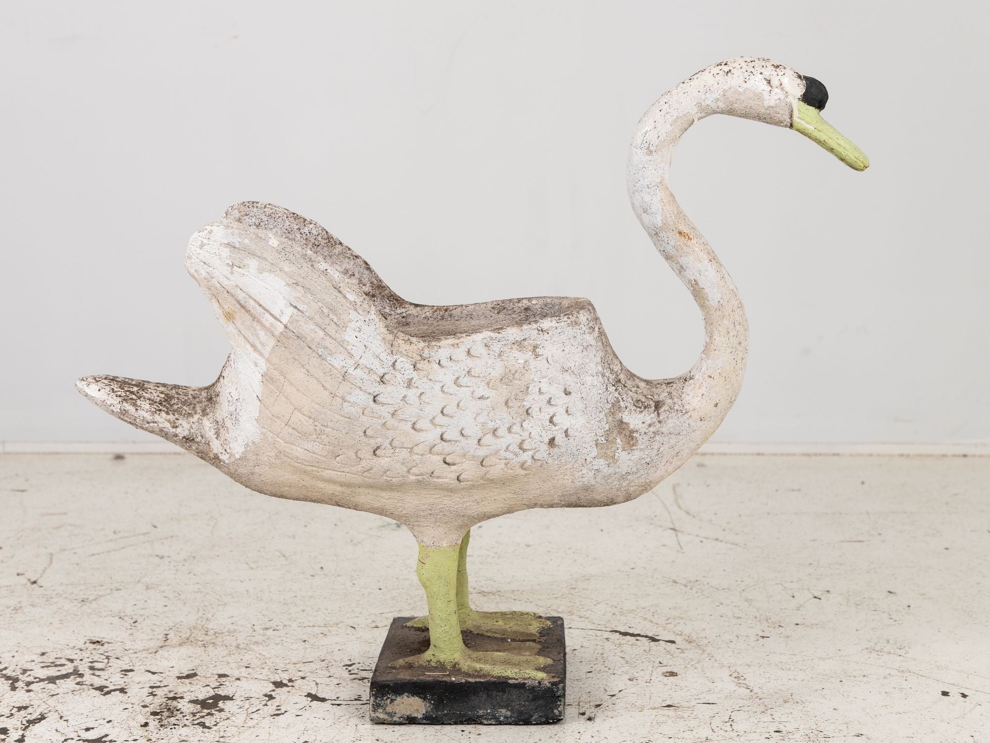 Reconstituted Stone Swan on Raised Feet Planter, English Early 20th Century
