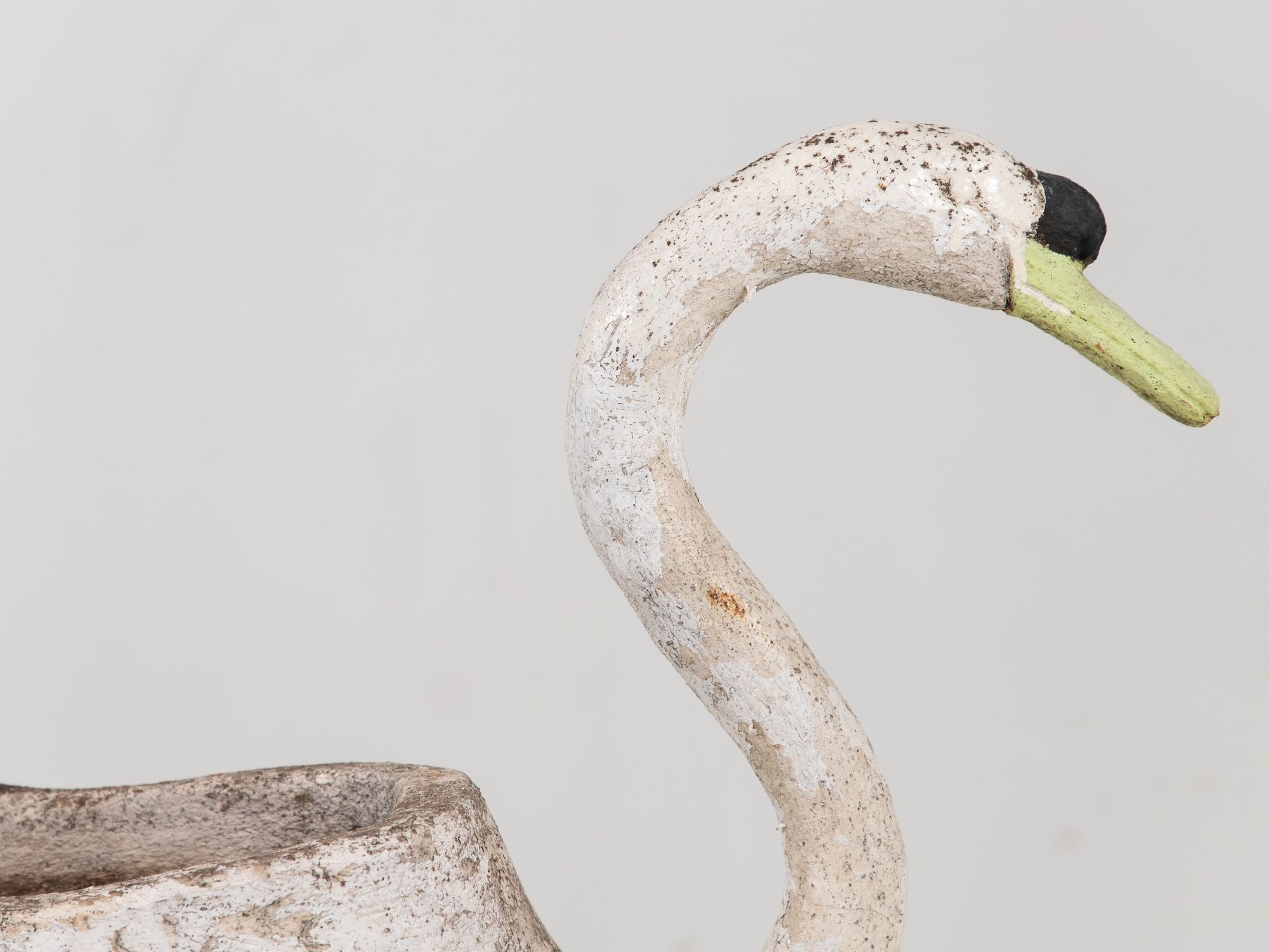 Reconstituted Stone Swan on Raised Feet Planter, English Early 20th Century