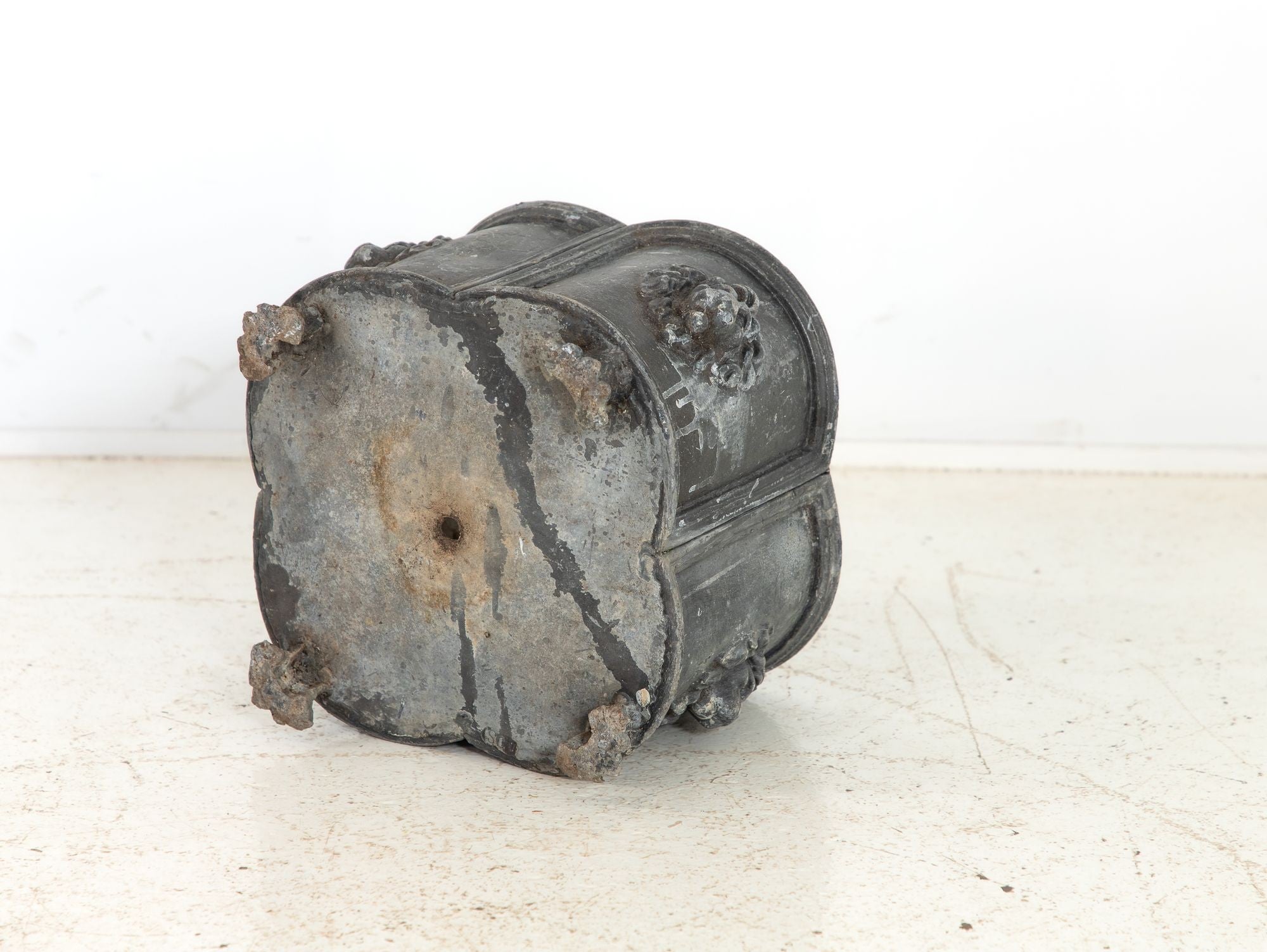 Antique English Lead Quatrefoil Planter with Lion Heads and Paws, 1850s