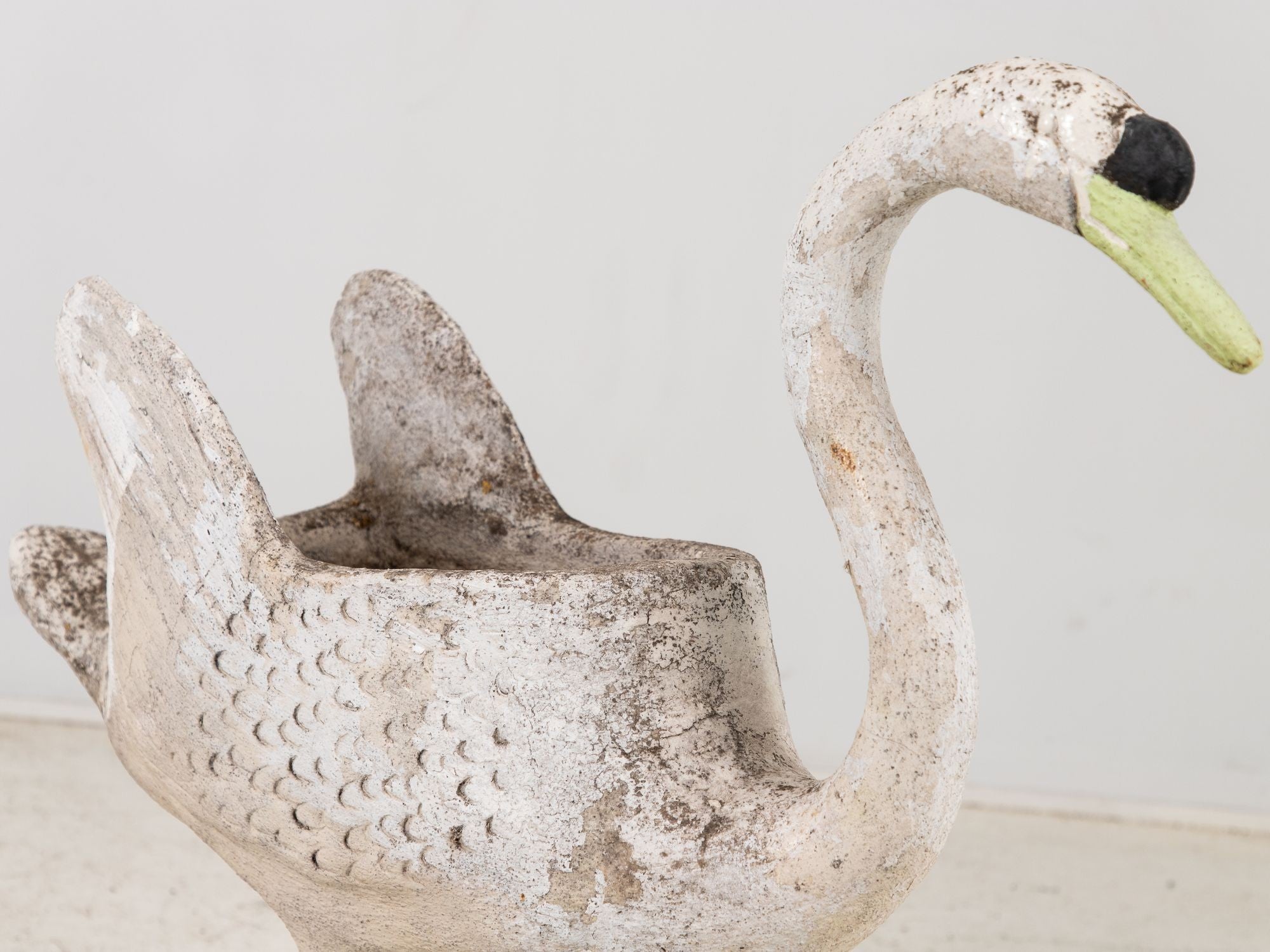 Reconstituted Stone Swan on Raised Feet Planter, English Early 20th Century
