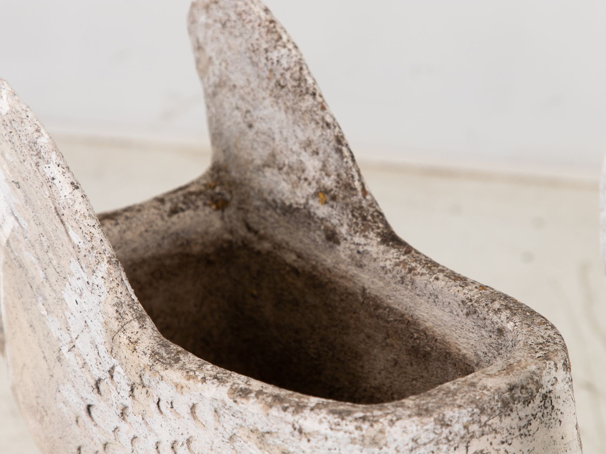 Reconstituted Stone Swan on Raised Feet Planter, English Early 20th Century